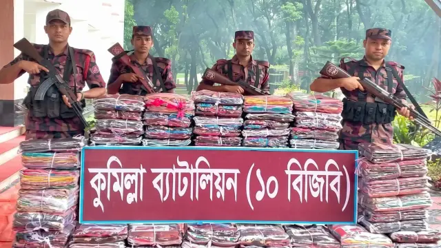 ১০ বিজিবি'র অভিযানে বিপুল পরিমান ভারতীয় শাড়ী আটক