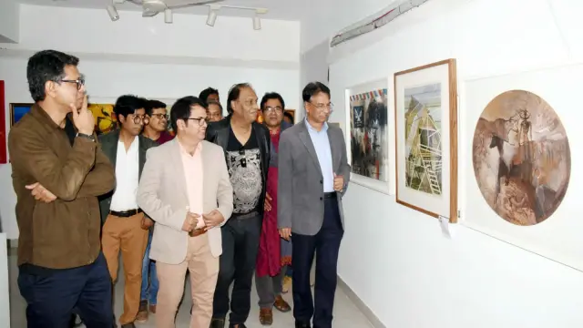 আর্ট সার্কেল খুলনা’র আত্মপ্রকাশ ও  তিন দিনব্যাপী শিল্পকর্ম প্রদর্শনী শুরু।