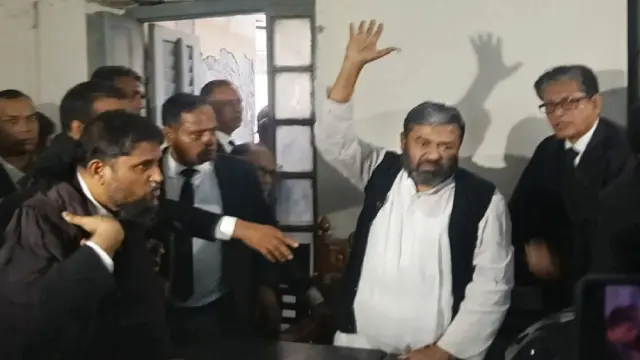 আত্মসমর্পণ করে জামিন পেলেন   আ. লীগ নেতা ইউনুস।