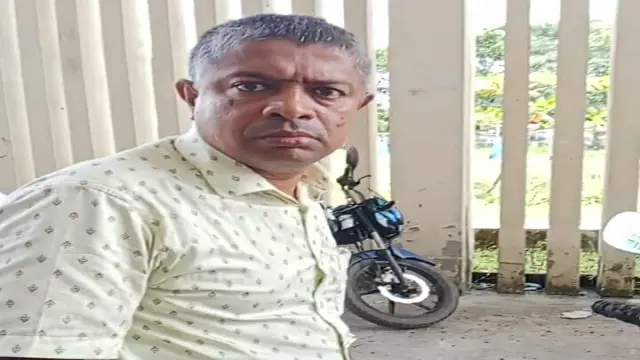 আওয়ামী দাপটে একই কর্মস্থলে ১২ বছরঃ সুপারভাইজার গৌতম এখনও সর্বেসর্বা