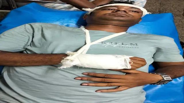 বাকেরগঞ্জে সংবাদ সংগ্রহকালে প্রেসক্লাবের সাধারণ সম্পাদক  সালাম সন্ত্রাসী হামলার শিকার,গ্রেফতার তিন