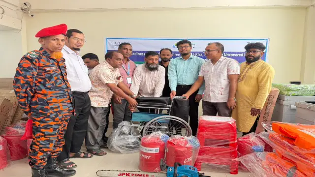 বাউফলে দুর্যোগ প্রস্তুতি ও ঝুঁকি হ্রাসে উপকরণ বিতরণ