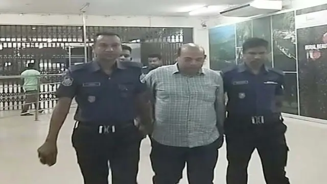 বেনাপোল ইমিগ্রেশনে রংপুরের তারাগঞ্জ উপজেলা চেয়ারম্যান আনিসুর গ্রেফতার