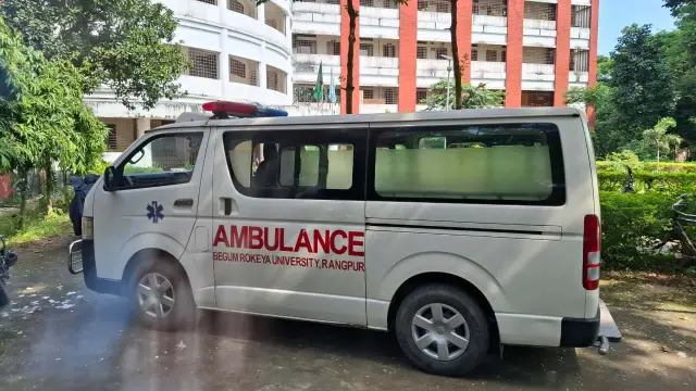 বেরোবির ৮ হাজার শিক্ষার্থীর বিপরীতে একটি অ্যাম্বুলেন্স