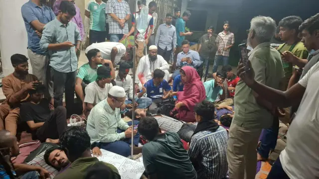 বেরোবিতে অনশনের ১৪ ঘন্টা পার, অসুস্থ দুই