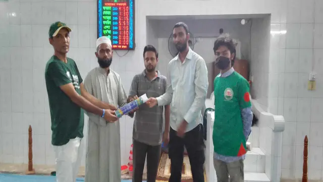 বন্দর ক্লাবের উদ্যোগে মসজিদে এরোসল বিতরণ