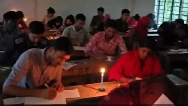 বৈরী আবহাওয়ায় মোমবাতির আলোয় পরীক্ষা, শিক্ষার্থীদের দুর্ভোগ