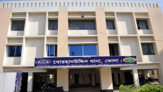 বোরহানউদ্দিনে ব্যবসায়ীর সাথে প্রতারণার অভিযোগে  কোর্টে মা ও ছেলের নামে মামলা,আটক ১