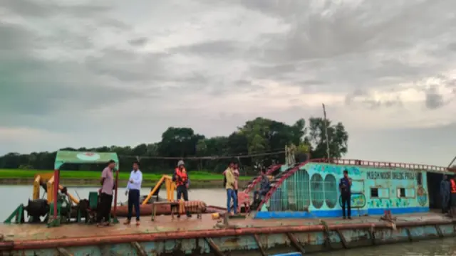 বোরহানউদ্দিনে অবৈধ বালু উত্তোলন,ড্রেজার মালিককে ৩ লক্ষ টাকা জরিমানা,ড্রেজার ও বলগেট জব্দ