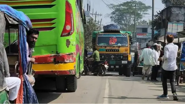 বরগুনা-বরিশাল আঞ্চলিক মহাসড়কে দীর্ঘদিনেও লাগেনি উন্নয়নের ছোঁয়া' চার লেনে উন্নীতের দাবি স্থানীয়দের