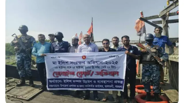 বরগুনার তালতলীতে নিষেধাজ্ঞা অমান্য করে মাছ ধরায় ১৫০ জেলে আটক, ৩৫ ট্রলার জব্দ