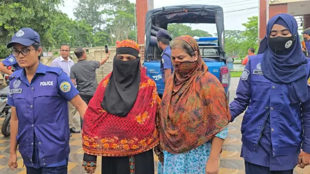 বরগুনায় চোরাই মালামালের অভিযোগে দুই বোন গ্রেপ্তার' উদ্ধার ৯ লাখ ৩০ হাজার টাকা ও স্বর্ণালংকার