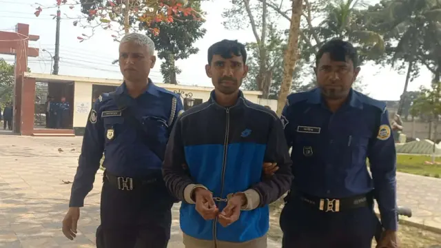 বরগুনায় ডিসি ও রিটার্নিং অফিসারের কক্ষে ঢুকে হামলা: সিএ আহত, একজন আটক