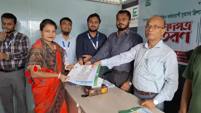 বরগুনায় ফ্রিল্যান্সিং প্রশিক্ষণপ্রাপ্ত যুবকদের মাঝে সনদ বিতরণ