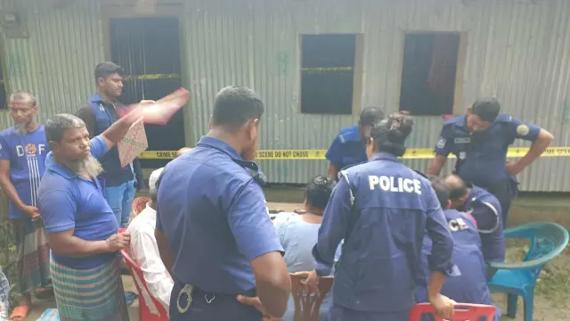 বরগুনায় নিজ ঘর থেকে স্ত্রীর গলাকাটা ও স্বামীর ঝুলন্ত মরদেহ উদ্ধার