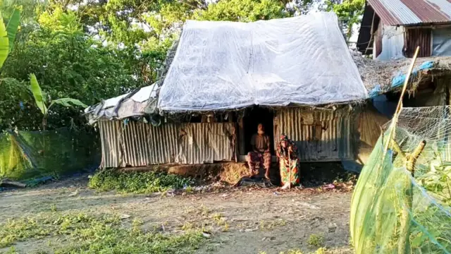 বরগুনায় অসুস্থ দম্পতির জীবন ঝুঁকিতে; খেয়ে-না-খেয়ে দিন পার, জনপ্রতিনিধি ও প্রশাসন নিস্তব্ধ।