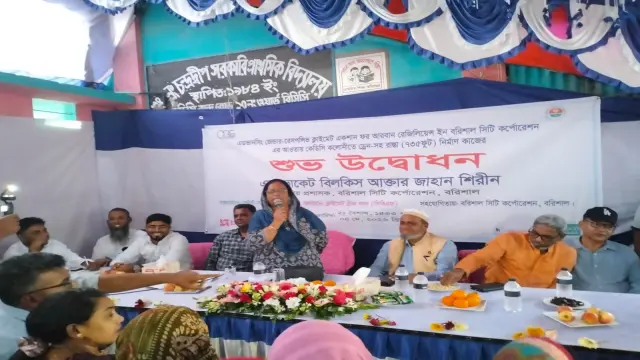 বরিশাল সিটি কর্পোরেশনে জলবায়ু সহিষ্ণু  ড্রেনসহ রাস্তা নির্মাণ কাজের উদ্বোধন