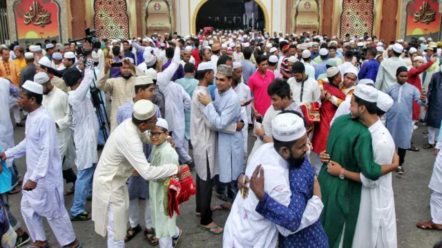 বরিশালে ঈদুল ফিতরের জামাতের সময়সূচী প্রকাশ,নারীদের জন্য আলাদা নামাজের ব্যবস্থা।