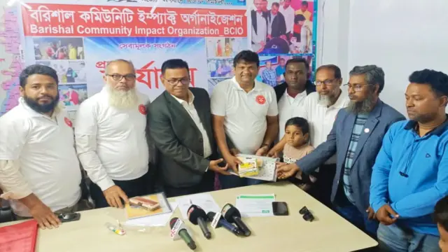 বরিশালে কমিউনিটি ইম্প্যাক্ট অর্গানিজেশন উদ্যোগে শিক্ষার্থীদের মাঝে খাতা কলম বই বিতরণ