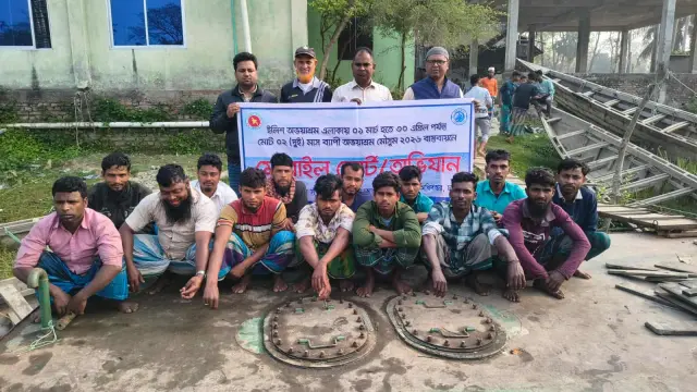 বরিশালে অবৈধ কারেন্ট জালসহ ১৪ জেলে আটক