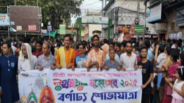 বরিশালে উৎসবমুখর পরিবেশে পালিত হয়েছে রথযাত্রা উদযাপন।