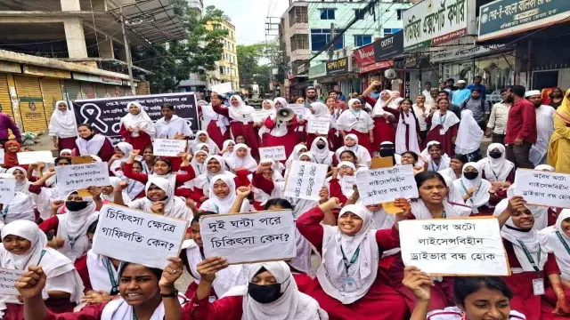 চৈতির মৃত্যুতে দুটি প্রশ্ন: সড়ক নিরাপত্তা নাকি চিকিৎসা অবহেলা?