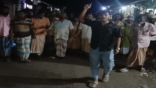 চরফ্যাশনে ব্যবসায়ী হাসনাইন ও খায়রুলের বিরুদ্ধে ধর্ষণ মামলার প্রতিবাদে এলাকাবাসীর মানববন্ধন