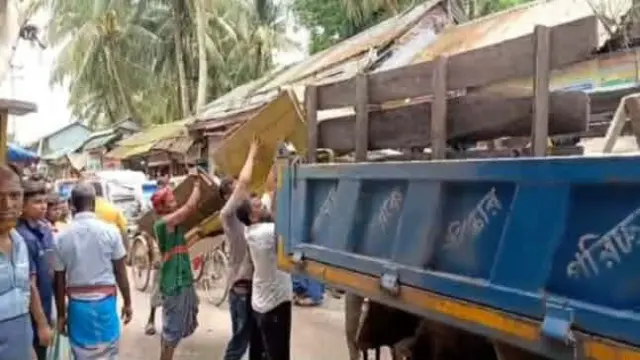 ডেঙ্গু প্রতিরোধে গলাচিপায় পরিচ্ছন্নতা অভিযান