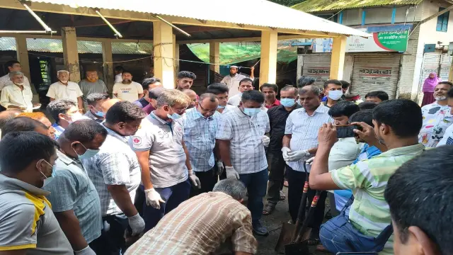 ডেঙ্গু ঠেকাতে মাঠে ইউএনও, বাসাইল বাজারে পরিচ্ছন্নতা অভিযানে সরানো হলো ময়লা-আবর্জনা
