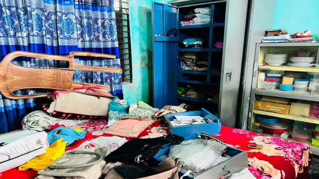 দিন-দুপুরে প্রবাসীর বসতঘর  থেকে টাকা-স্বর্নালংকার লুট