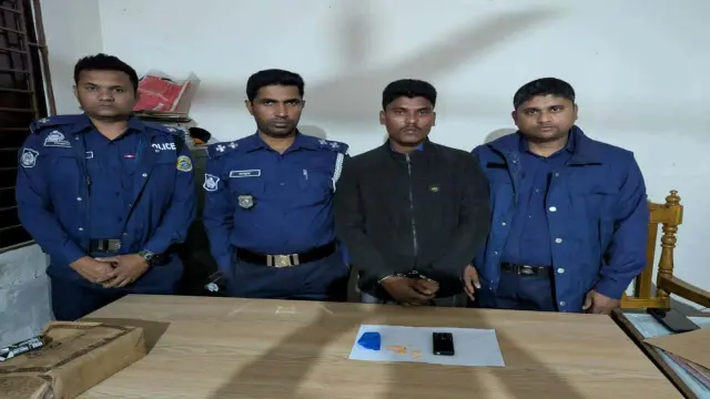দশমিনায় ইয়াবাসহ মাদক ব্যবসায়ী গ্রেফতার।