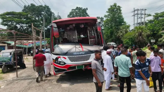 ঈদের দিন বিষাদে পরিনত হলো গোপালগঞ্জ, মর্মান্তিক সড়ক দূর্ঘটনায় শিশু ও অন্তসত্ত্বা নারীসহ ৫ জন নিহত ও আহত-২৫