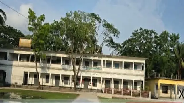 এসএসসি পরীক্ষায় প্রশ্ন বিতরণে বিলম্ব, ক্ষুব্ধ শিক্ষার্থী-অভিভাবক