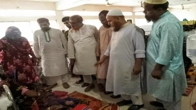 এসিডদগ্ধ পরিবারের পাশে মানবিক  ডাঃ মোসলেহ উদ্দিন  ফরিদের নগদ সহায়তা ও সকল চিকিৎসার দায়িত্ব গ্রহণ