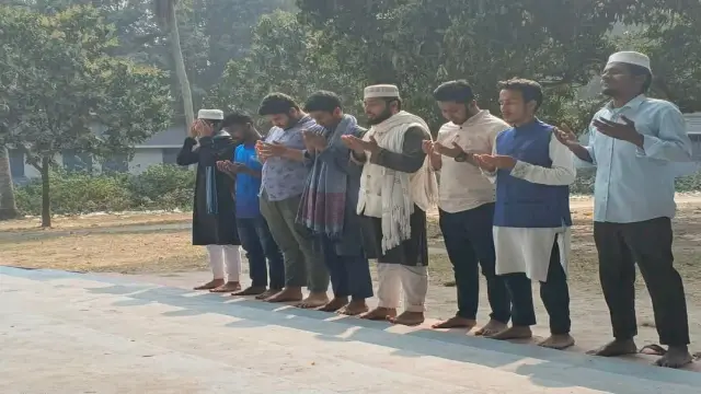 ফুলবাড়িতে শহীদ মিনারে ছাত্রশিবিরের দোয়াপাঠ ও মুনাজাত অনুষ্ঠিত