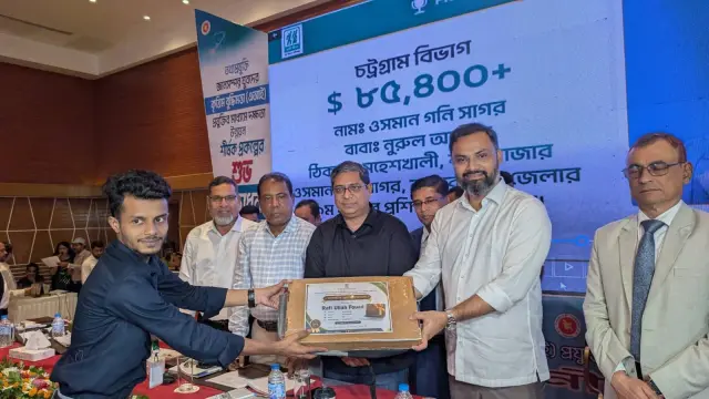 ঘরে বসেই বিশ্বজয়: বরিশালের অনিকের ৮ হাজার ডলারের গল্প