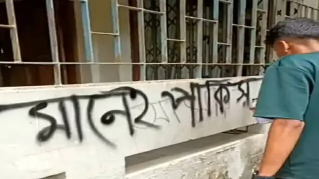 গলাচিপা সরকারি কলেজের দেয়ালে গুপ্ত রাজনীতি চলবে না' লেখা নিয়ে চাঞ্চল্যে