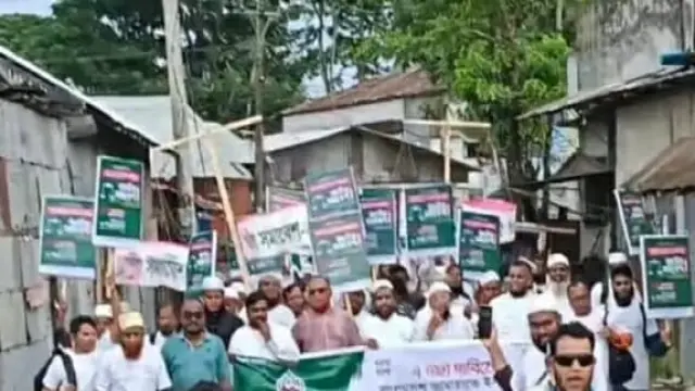 গলাচিপা থেকে সমাবেশের উদ্দেশ্যে জামায়াতের নেতাকর্মীদের ঢাকা রওয়ানা