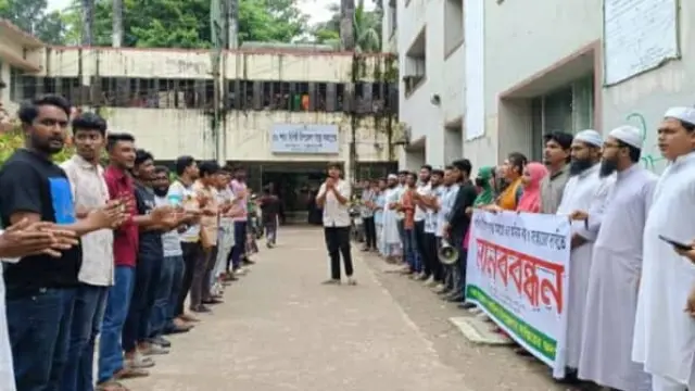 গলাচিপা উপজেলা স্বাস্থ্য কমপ্লেক্সের সামনে  মানববন্ধন অনুষ্ঠিত
