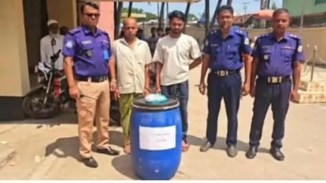গলাচিপায় ১৩৫ লিটার চোলাই মদ ও গাঁজাসহ পিতা-পুত্র আটক