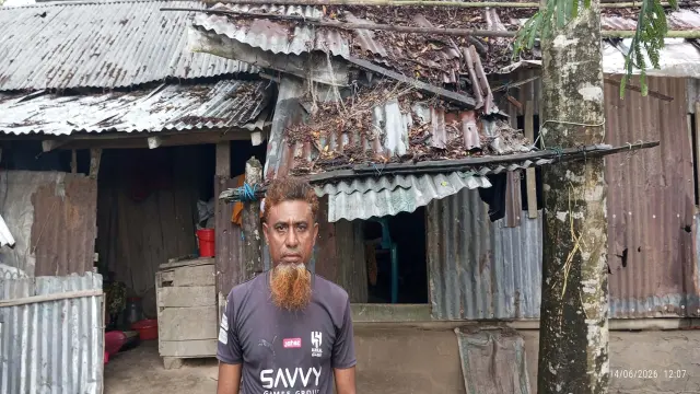 গলাচিপায় ১টি ঘরের আশায় অসহায় পরিবার