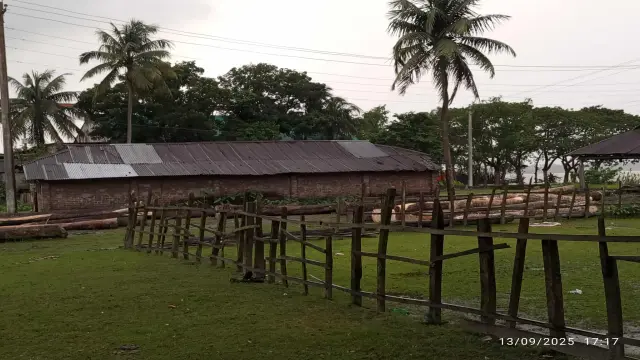 গলাচিপায় ৫০ বছর পর বাপ দাদার সম্পত্তি ফিরে পেল অসহায় পরিবার