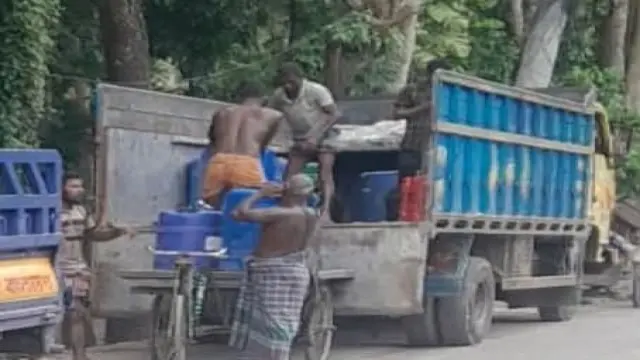 গলাচিপায় এনএসআই ও উপজেলা প্রশাসনের যৌথ অভিযানে ৫০ লক্ষ রেনুপোনা জব্দ, ট্রাক আটক