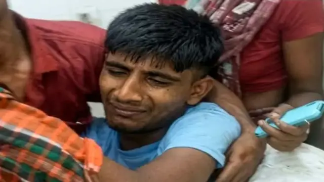 গলাচিপায় লক্ষ্মীপূজায় আতশবাজির বিস্ফোরণে কিশোরের পাঁচ আঙুল বিচ্ছিন্ন