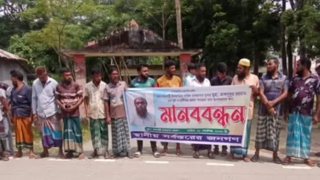 গলাচিপায় মাদ্রাসা সুপারের অপসারণ দাবিতে মানববন্ধন, চাকরির নামে ৮ লাখ টাকা নেওয়ার অভিযোগ