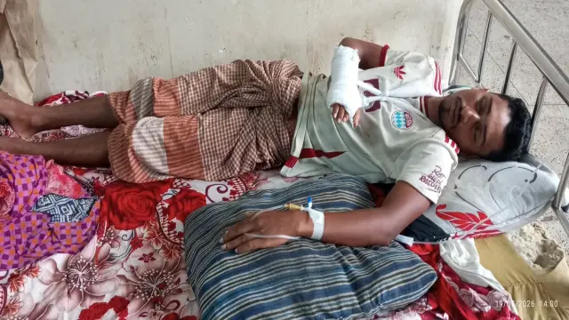 গলাচিপায় ​পাওনা টাকা চাওয়ায় বৃদ্ধ বাবা ছেলেকে মারধর