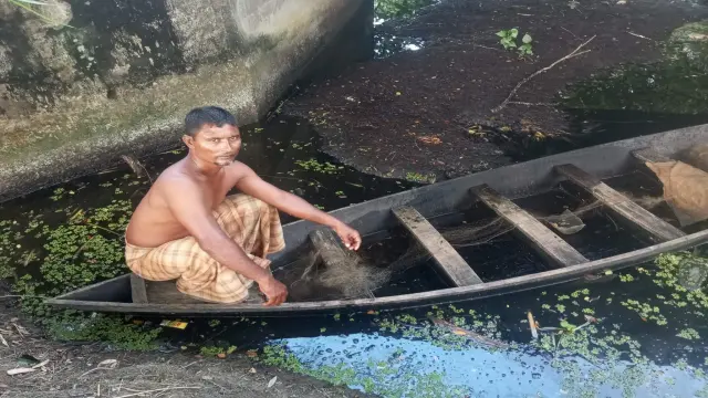 গলাচিপায় সরকারের খাদ্য সহায়তা থেকে বঞ্চিত প্রকৃত জেলে