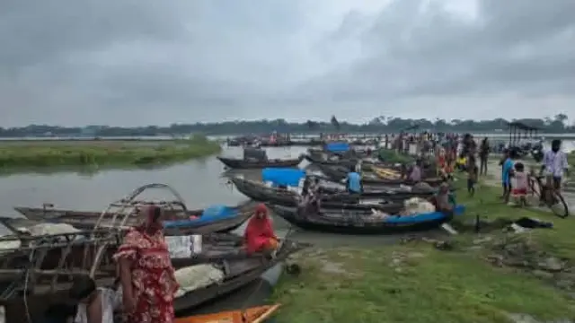 গলাচিপায় জাল-নৌকা নিয়ে ঘাটে জেলেদের ভিড়, চলছে প্রকৃত জেলে শনাক্ত