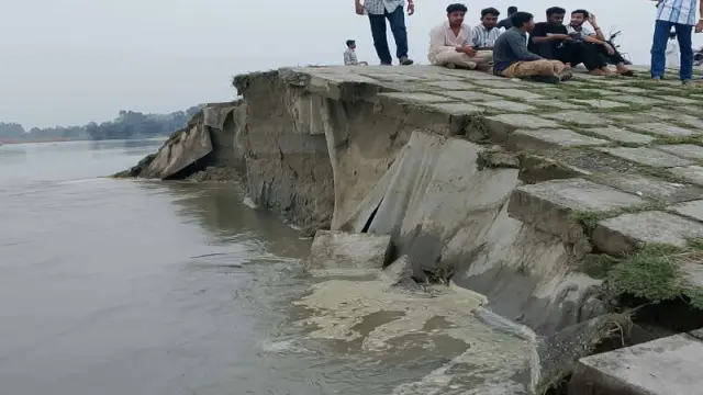 গঙ্গাচড়ায় এক বছর যেতে না যেতেই এলজিইডির ১৪ লক্ষ টাকা নদী গর্ভে বিলীন