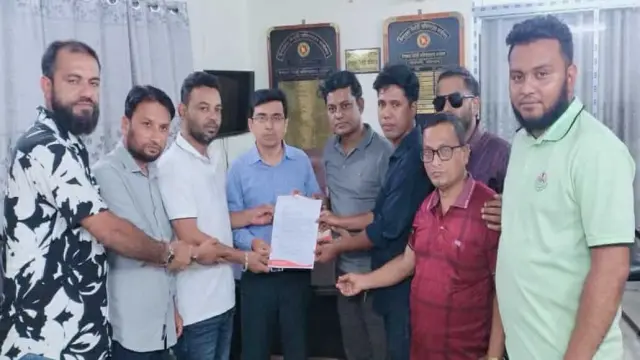 গণমাধ্যম সপ্তাহের রাষ্ট্রীয় স্বীকৃতির দাবিতে স্মারকলিপি প্রদান